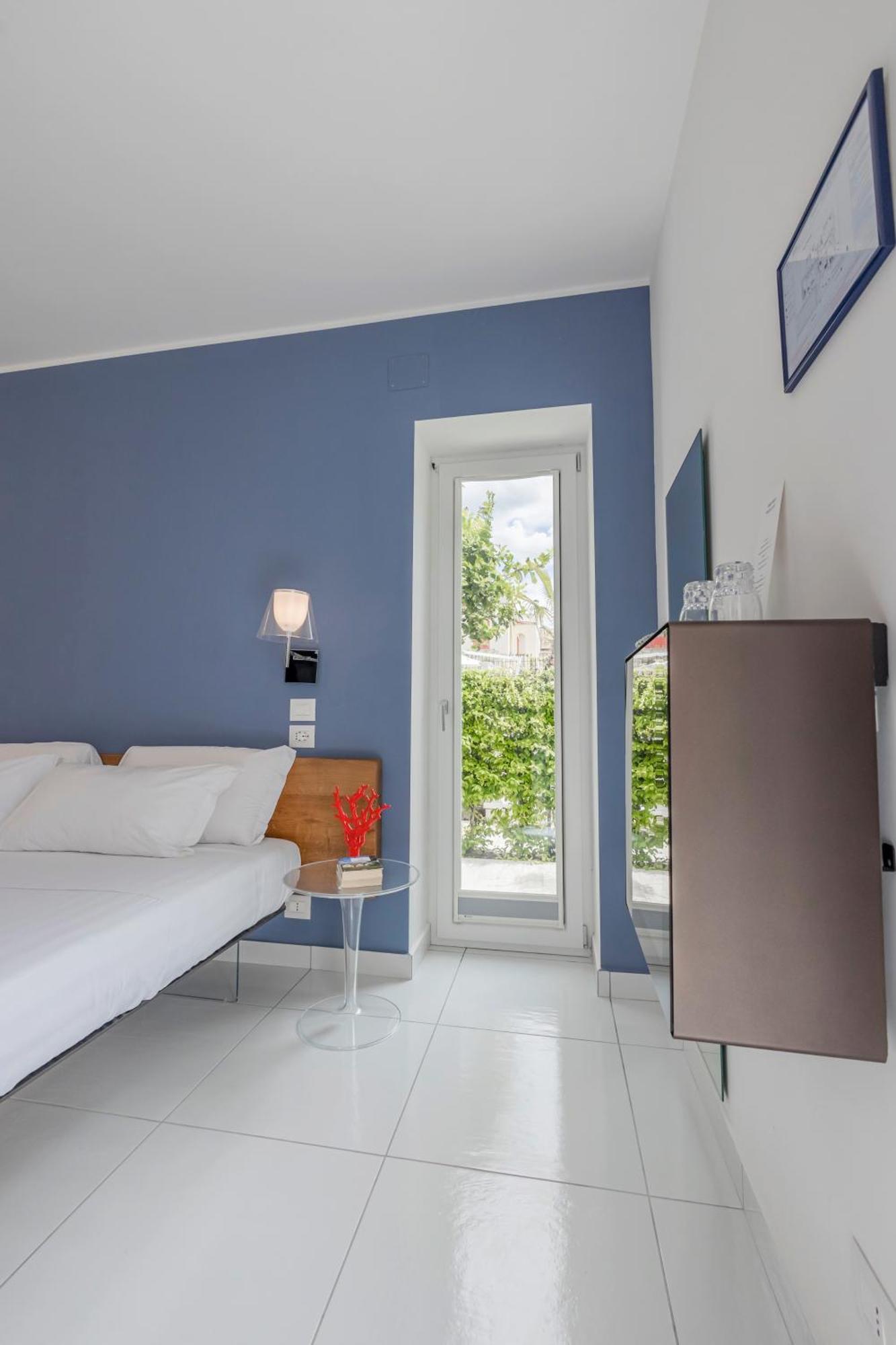 Aquamaris Design Suite & Spa Paestum Exterior photo
